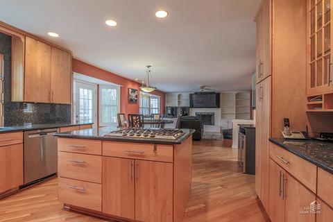 4110 White Eagle Dr, Naperville, IL 60564 photo 17