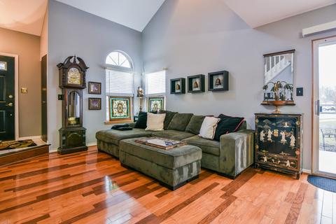 3240 Anton Dr, Aurora, IL 60504 photo 5