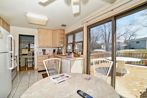 883 Lakeside Dr, Bartlett, IL 60103 photo 4