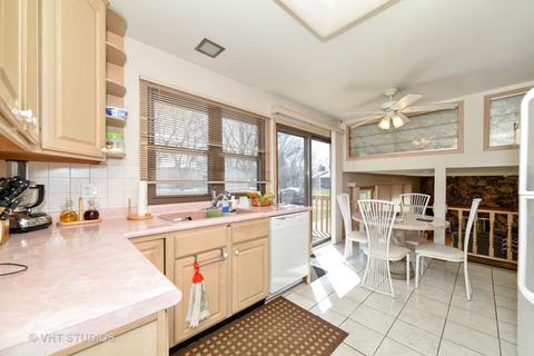 883 Lakeside Dr, Bartlett, IL 60103 photo 3