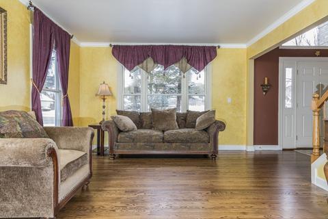 214 Wilcox Dr, Bartlett, IL 60103 photo 3