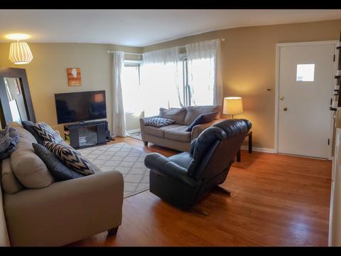 581 Radcliffe Ave, Des Plaines, IL 60016 photo 3