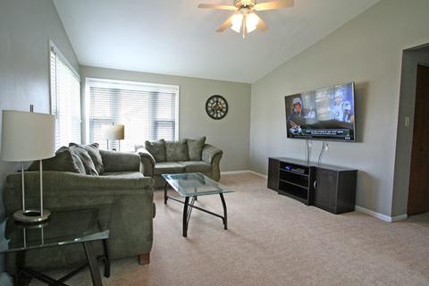 4021 Bluebird Ln, Rolling Meadows, IL 60008 photo 2