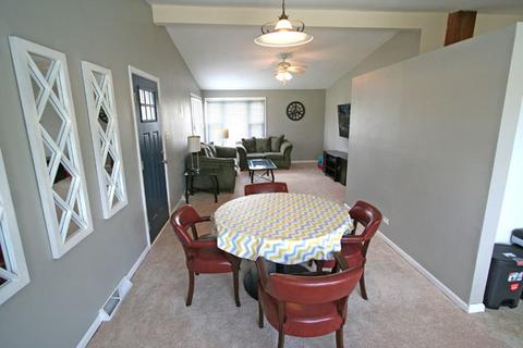 4021 Bluebird Ln, Rolling Meadows, IL 60008 photo 4