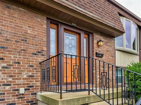 945 Concord Ln, Hoffman Estates, IL 60192 photo 4