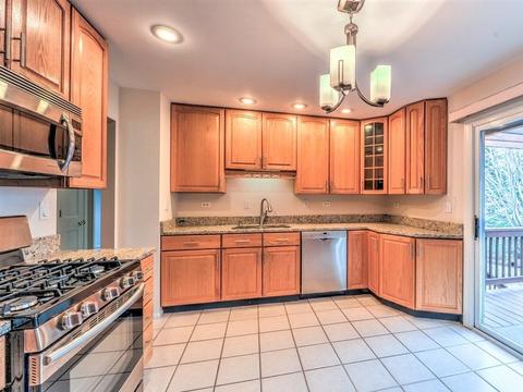945 Concord Ln, Hoffman Estates, IL 60192 photo 10