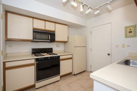 365 Gregory St, Aurora, IL 60504 photo 2