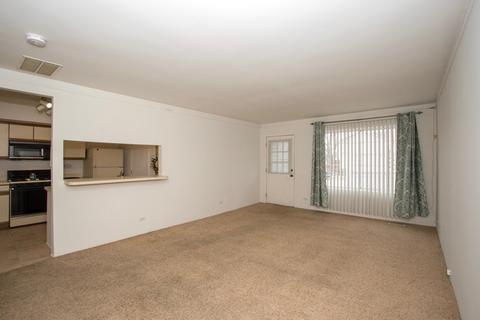 365 Gregory St, Aurora, IL 60504 photo 3
