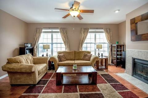 528 Declaration Ln, Aurora, IL 60502 photo 2