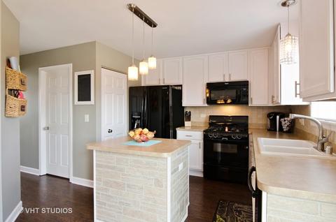220 Tralee Ln, Mchenry, IL 60050 photo 4