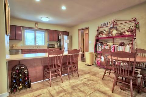 2 S641 Arrowhead Dr, Wheaton, IL 60189 photo 8