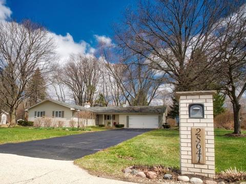2 S641 Arrowhead Dr, Wheaton, IL 60189 photo 1