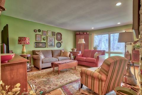 2 S641 Arrowhead Dr, Wheaton, IL 60189 photo 4