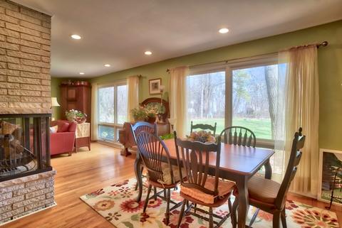 2 S641 Arrowhead Dr, Wheaton, IL 60189 photo 3