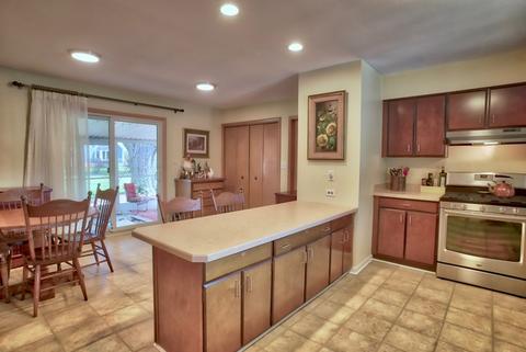 2 S641 Arrowhead Dr, Wheaton, IL 60189 photo 7