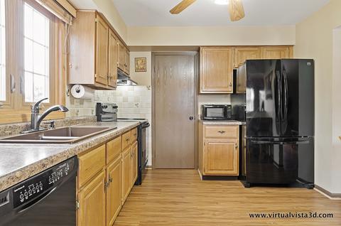 231 Stanhope Dr #D, Willowbrook, IL 60527 photo 6