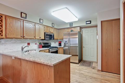725 Brookvale Dr #B, Wheeling, IL 60090 photo 6