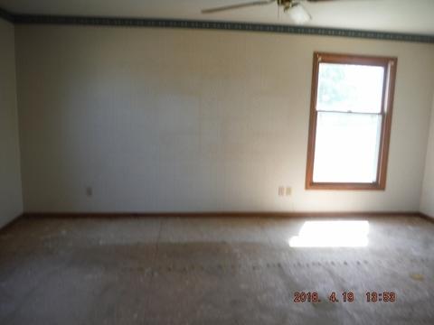 401 Hickory Ct, Seneca, IL 61360 photo 4