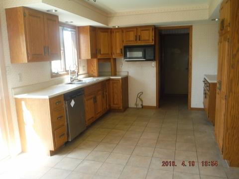 401 Hickory Ct, Seneca, IL 61360 photo 2