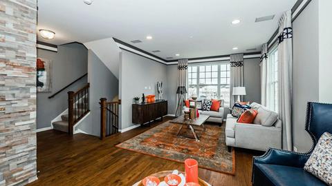 839 Lexington Cir E, Des Plaines, IL 60016 photo 2
