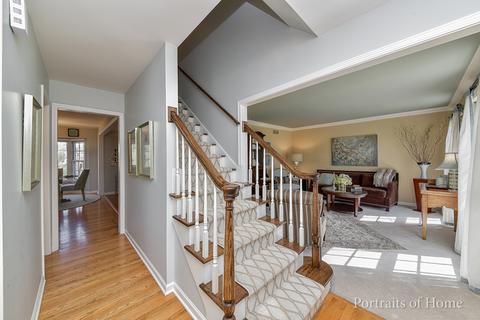 1961 Dorset Dr, Wheaton, IL 60189 photo 2