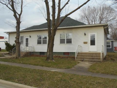 226 W Devlin St, Spring Valley, IL 61362 photo 1