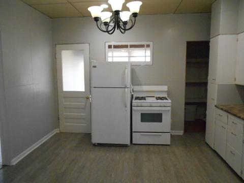 226 W Devlin St, Spring Valley, IL 61362 photo 2