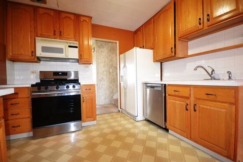 560 E Thacker St, Hoffman Estates, IL 60169 photo 4
