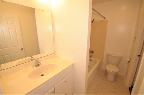 850 Sheldon Ct #D, Wheaton, IL 60189 photo 10