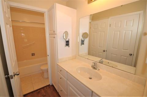 850 Sheldon Ct #D, Wheaton, IL 60189 photo 12