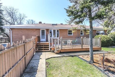22 W Pine Ave, Roselle, IL 60172 photo 4