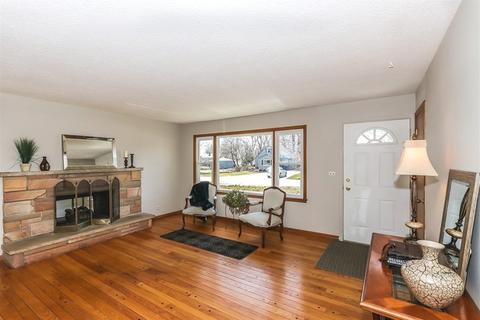 22 W Pine Ave, Roselle, IL 60172 photo 8
