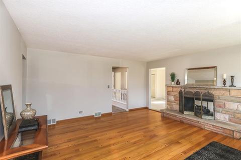 22 W Pine Ave, Roselle, IL 60172 photo 9