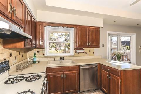 22 W Pine Ave, Roselle, IL 60172 photo 14