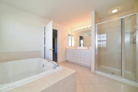 1109 Pine Valley Ct, Elgin, IL 60124 photo 9