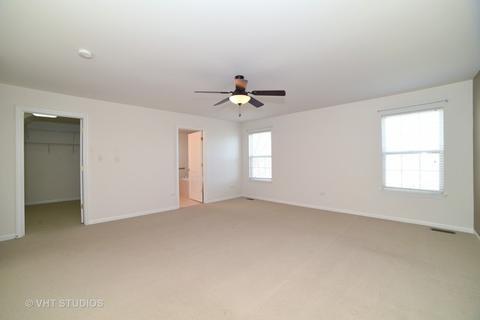 1109 Pine Valley Ct, Elgin, IL 60124 photo 2