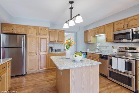 3995 Hudson Dr, Hoffman Estates, IL 60192 photo 3