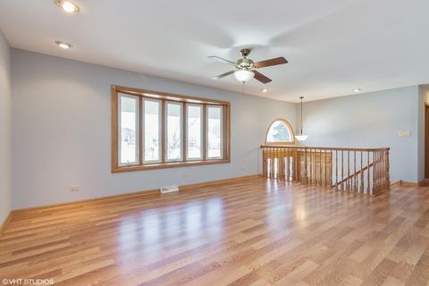 3995 Hudson Dr, Hoffman Estates, IL 60192 photo 2