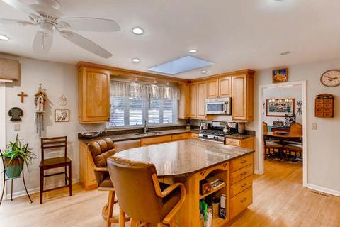 143 E Thompson Dr, Wheaton, IL 60189 photo 11
