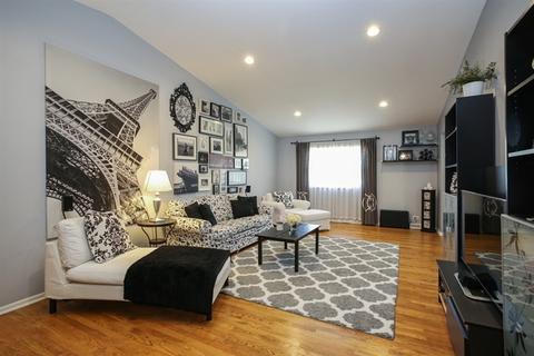 745 E Devon Ave, Roselle, IL 60172 photo 2