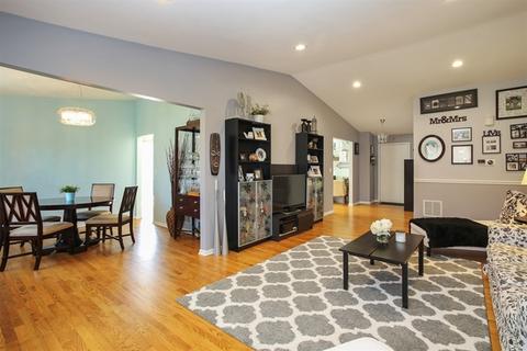 745 E Devon Ave, Roselle, IL 60172 photo 3