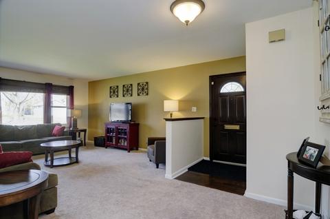 127 Travers Ave, Wheaton, IL 60187 photo 2