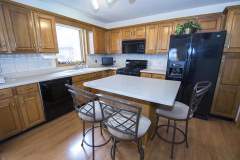 1288 Oakleaf Ct, Aurora, IL 60506 photo 2