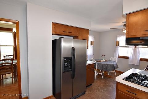 409 E Park Ave, Aurora, IL 60505 photo 12