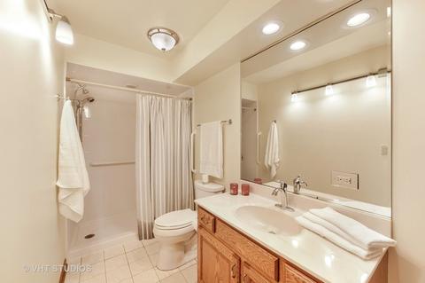 6136 Willowood Ln, Willowbrook, IL 60527 photo 13