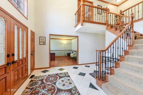 6136 Willowood Ln, Willowbrook, IL 60527 photo 2