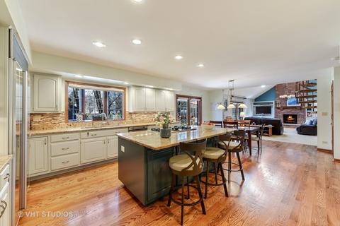 6136 Willowood Ln, Willowbrook, IL 60527 photo 3