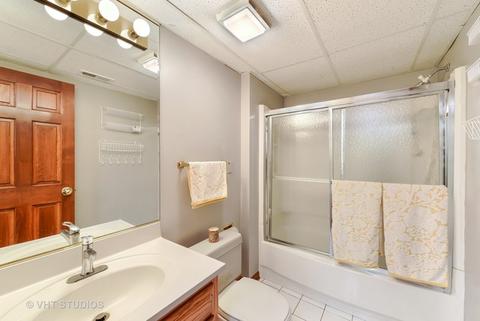 6136 Willowood Ln, Willowbrook, IL 60527 photo 20