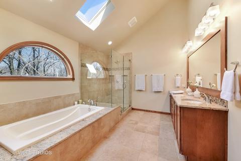 6136 Willowood Ln, Willowbrook, IL 60527 photo 11