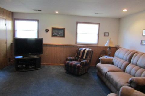 35 Pleasant St, Hoffman Estates, IL 60169 photo 22